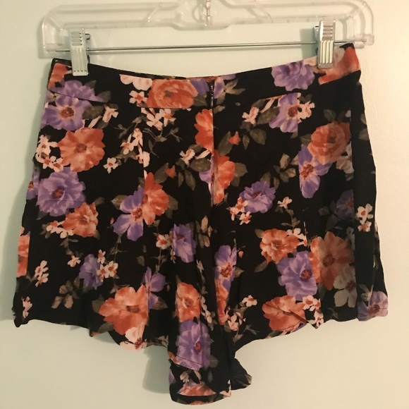 Forever 21 Flowy Floral Shorts - Picture 2 of 4